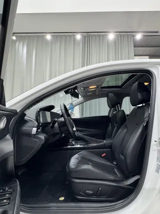 Hyundai Elantra 2022 — фото 19 из 27