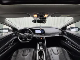 Hyundai Elantra 2022 — фото 16 из 27