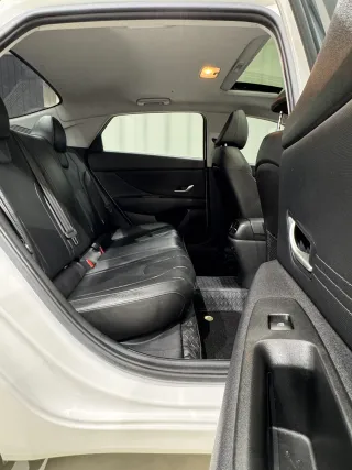 Hyundai Elantra 2022 — фото 17 из 27