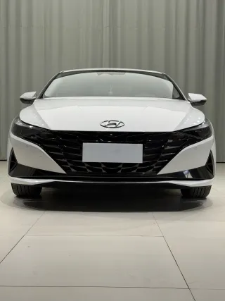 Hyundai Elantra 2022 — фото 23 из 27
