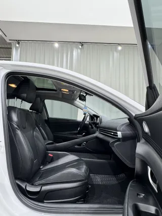 Hyundai Elantra 2022 — фото 18 из 27