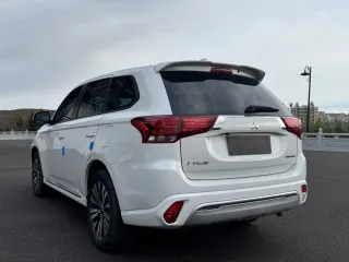 Mitsubishi Outlander 2022 — фото 21 из 27