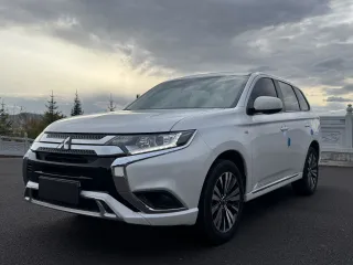 Mitsubishi Outlander 2022 — фото 1 из 27