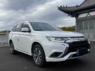Mitsubishi Outlander 2022 — фото 22 из 27