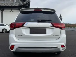 Mitsubishi Outlander 2022 — фото 19 из 27