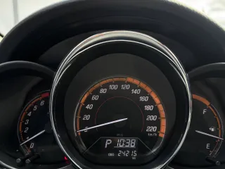 Toyota Yaris L 2022 — фото 28 из 39