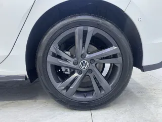 Volkswagen Golf 2023 — фото 9 из 29