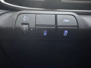 Hyundai Elantra 2022 — фото 10 из 30