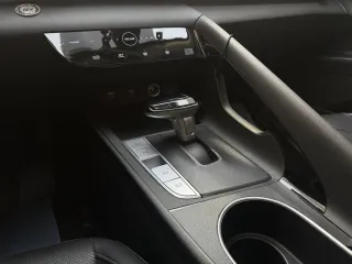 Hyundai Elantra 2022 — фото 13 из 30