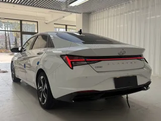 Hyundai Elantra 2022 — фото 2 из 30