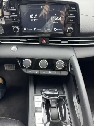 Hyundai Elantra 2023 — фото 16 из 24
