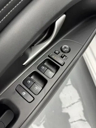 Hyundai Elantra 2023 — фото 17 из 24