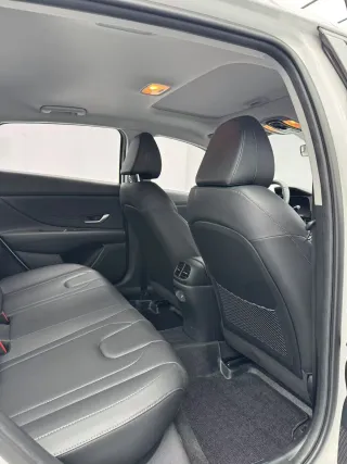 Hyundai Elantra 2023 — фото 10 из 24