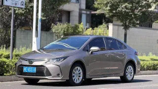 Toyota Corolla 2022 — фото 1 из 22