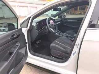 Volkswagen Golf 2023 — фото 16 из 41