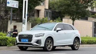 Audi Q2 2023 — фото 1 из 16