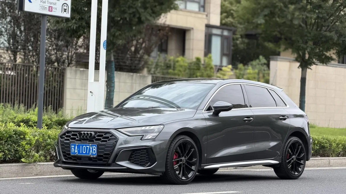 Audi A3 2023 — фото 1 из 18