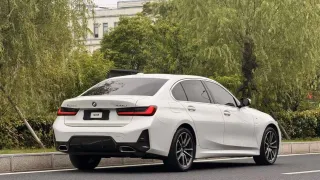 BMW 3-Series 2023 — фото 13 из 16