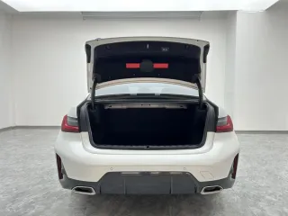 BMW 3-Series 2023 — фото 18 из 26