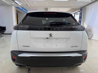 Peugeot 2008.0 2022 — фото 2 из 9