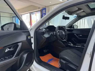 Peugeot 2008.0 2022 — фото 3 из 9