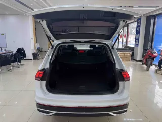 Volkswagen Tiguan L 2022 — фото 35 из 50